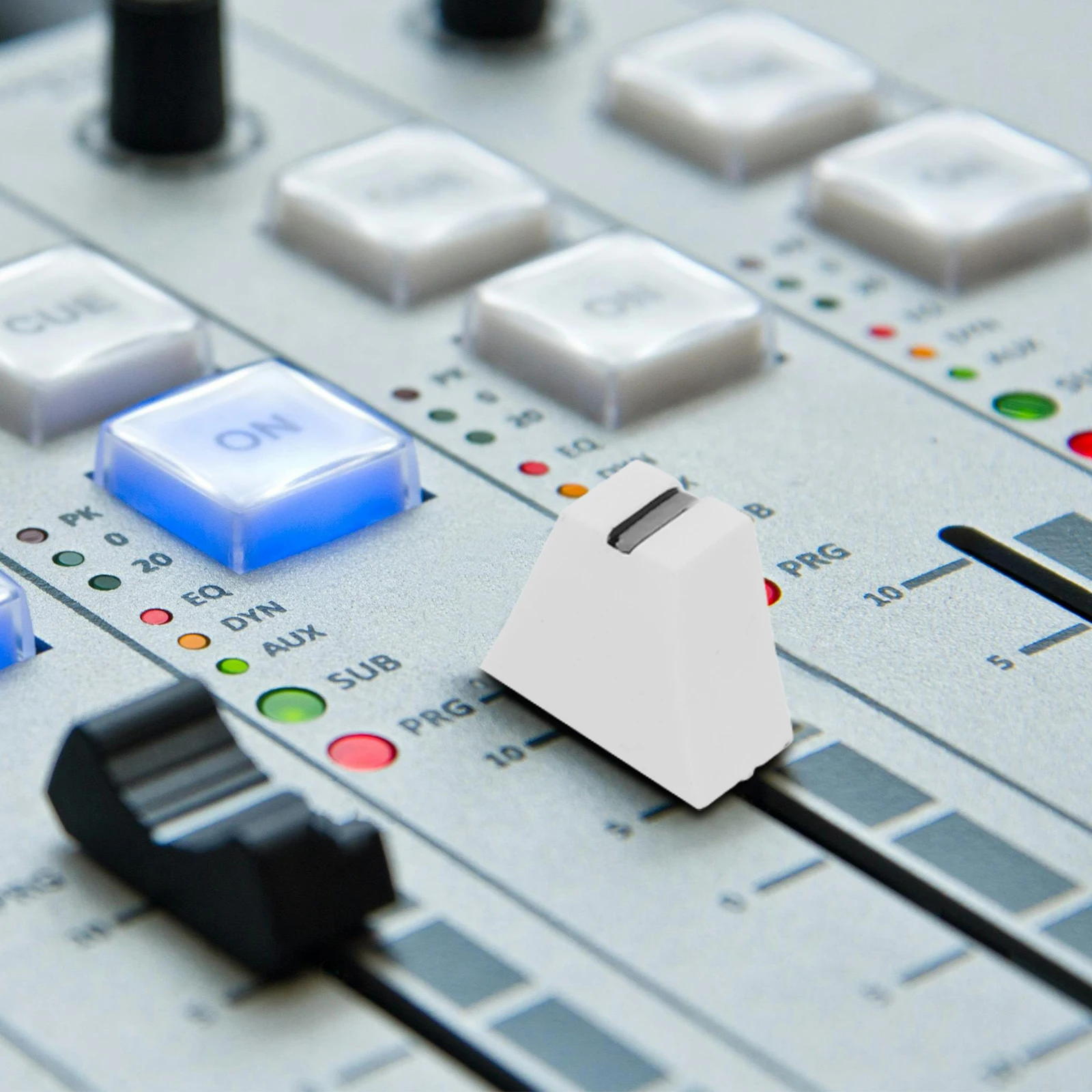 

10pcs White Push Keycap 4mm Hole Plastic DJ Mixer Knobs Slider Caps Replacement for Console Audio Equipment