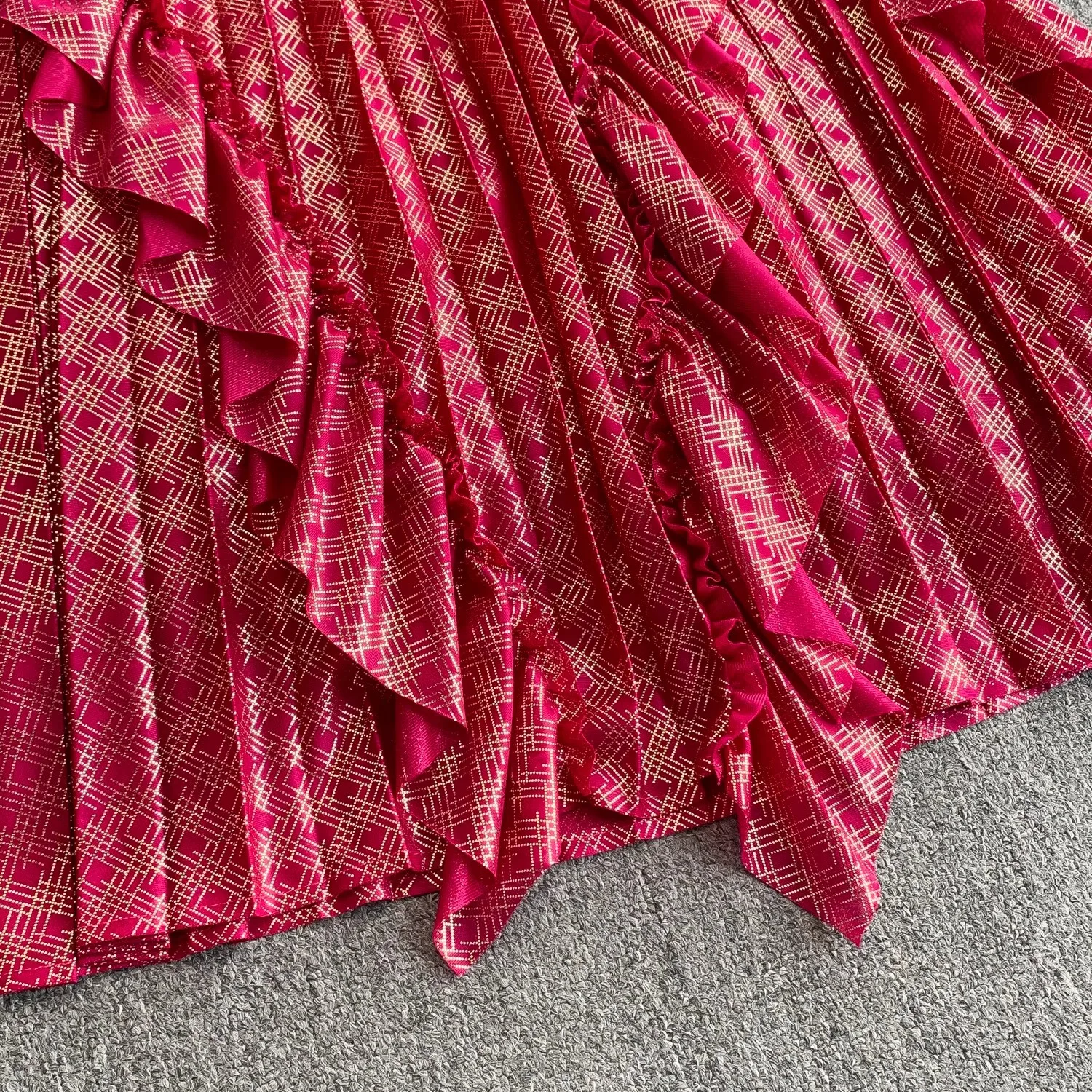 فستان مياكي فضفاض بطيات على شكل حرف a للنساء صيفي كبير الحجم على شكل حرف v مطبوع مرقع عالي التمدد وكشكشة طويلة