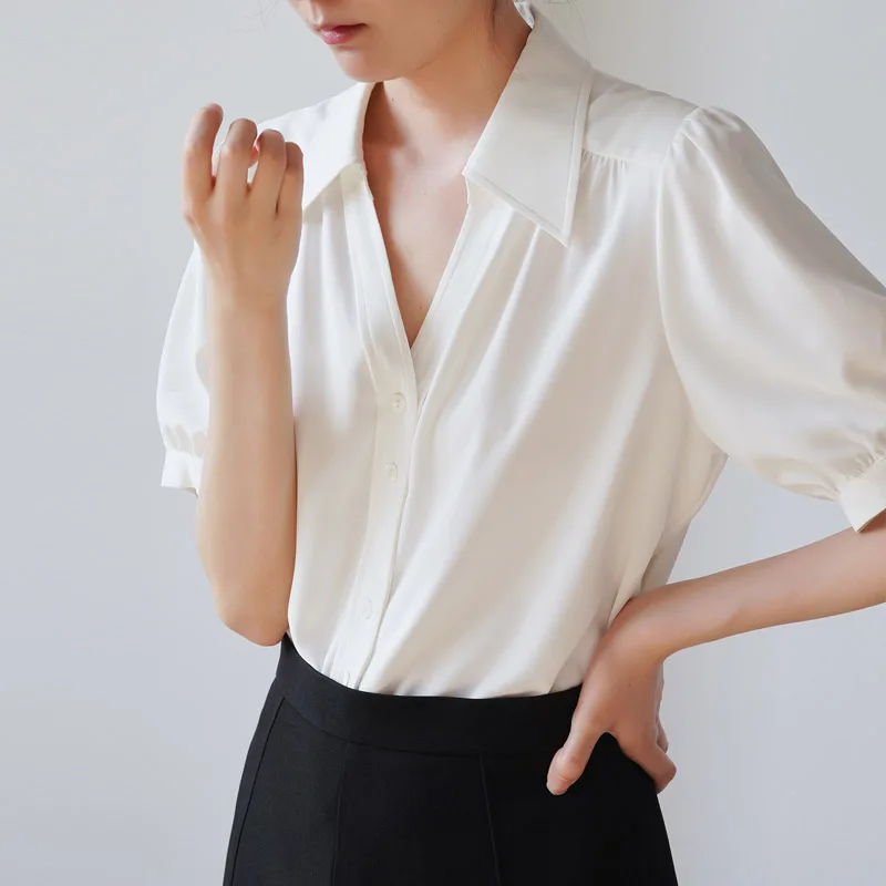 ฤดูร้อนสีขาวสํานักงานVคอผู้หญิงเสื้อ 2025 ใหม่แขนสั้นเดี่ยวชีฟองลําลองหลวมWorkwearเสื้อสําหรับสตรี