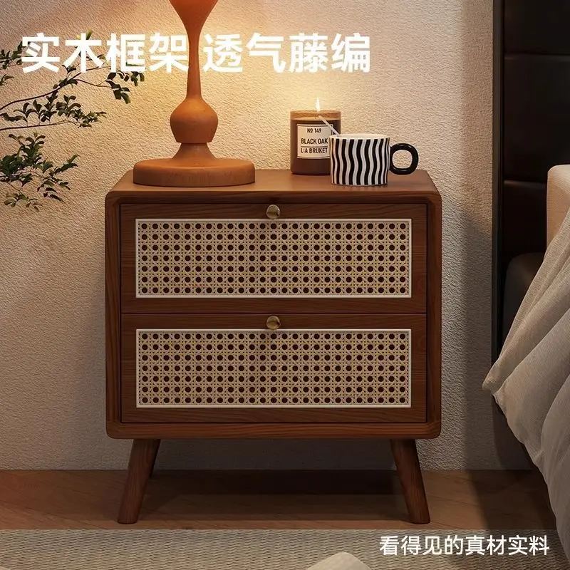 

Прикроватная тумба в средневековом стиле с двойным выдвижным ящиком, из массива дерева, с элементами ротанга, цвет черный орех, для спальни, новинка