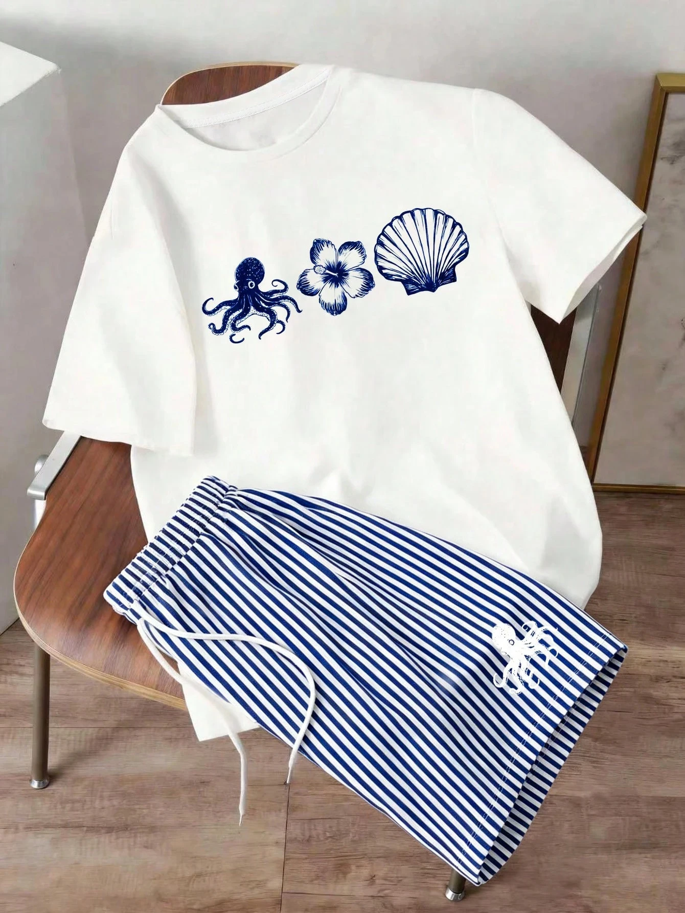 

New Summer Men's Comfort Set Round-Neck T-Shirt and Shorts Set with Marine Life Print Perfect for Outdoor Leisure and Sports