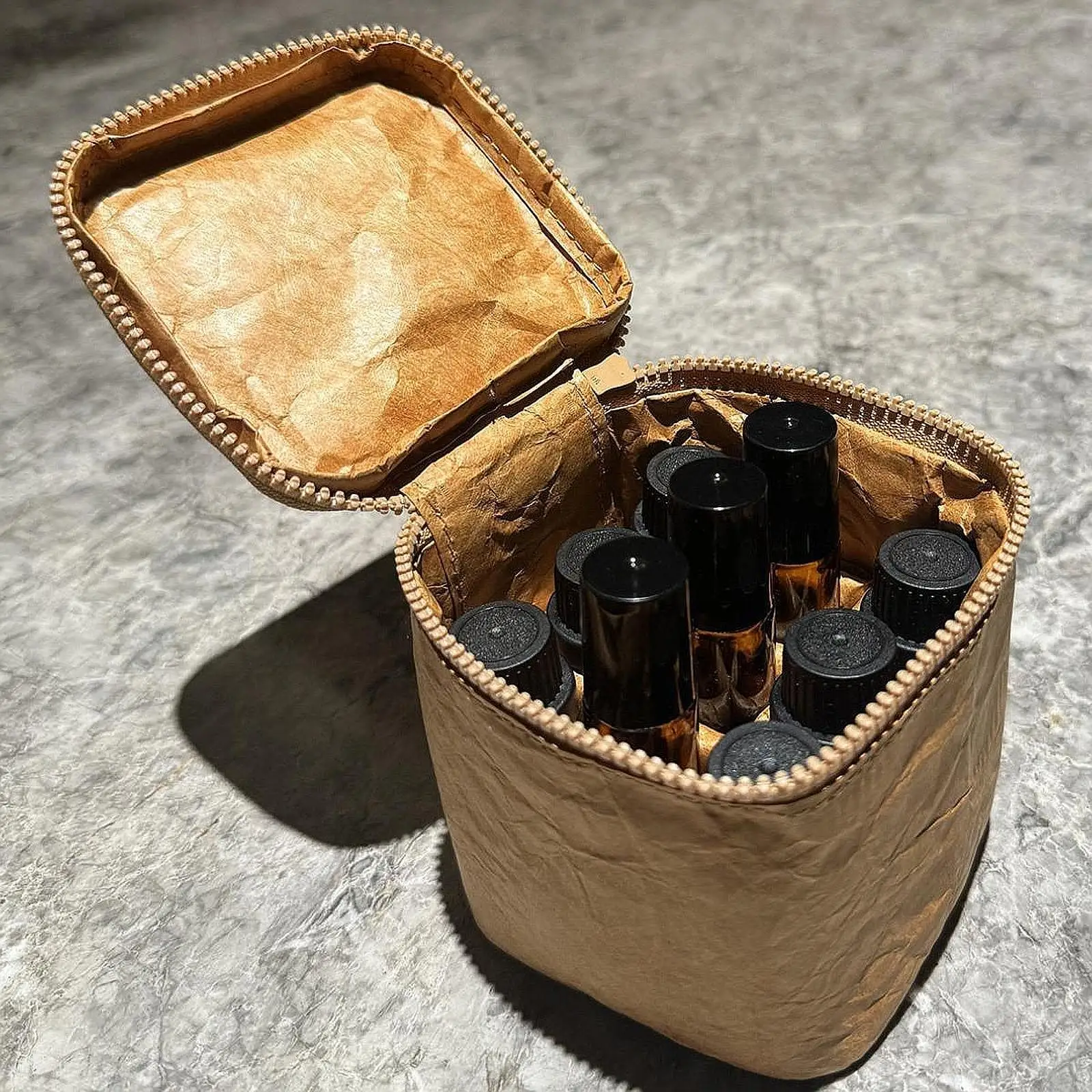 Essential Oil Organizer Insulated Nine Slot Bag Portable Container for Home Travel Cosmetics Storage Organizer