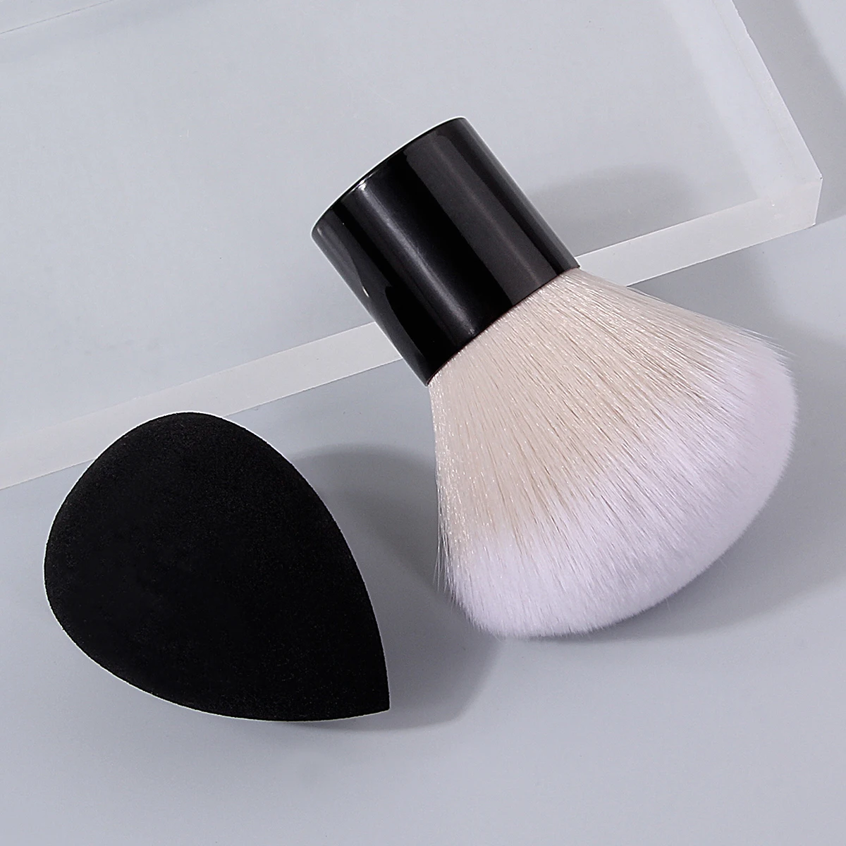 قطعتان من فرشاة فطر كابوكي ذات الرأس الدائري الكبيرة وفرشاة تنظيف طلاء الأظافر الإسفنجية الكبيرة وأدوات فرشاة إزالة الغبار