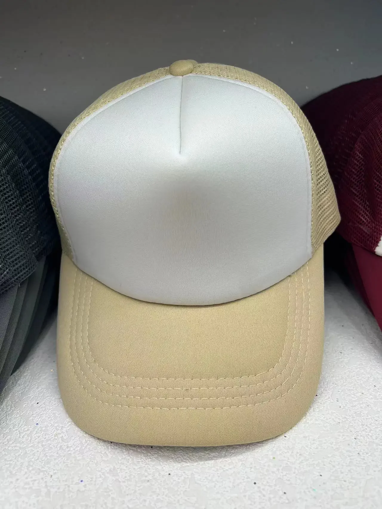 Gorra de camionero Unisex más barata de 5 paneles para adultos gorra de béisbol de red de verano hombres mujeres esponja malla ajustable sombrero para el sol visera