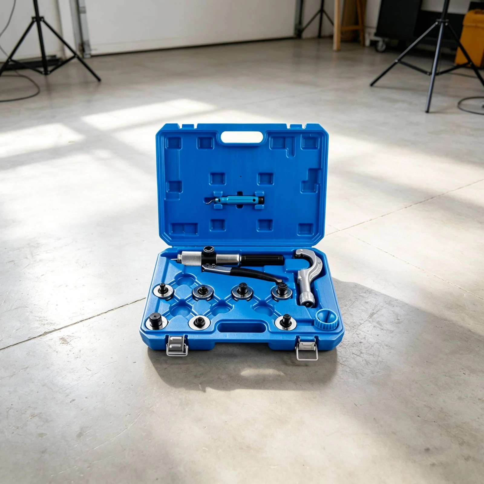 Tube Expander Kit with Carrying Case Heavy-Duty Tubing Expander Kit with Cutter Tool Rugged Manual for HVAC Technicians