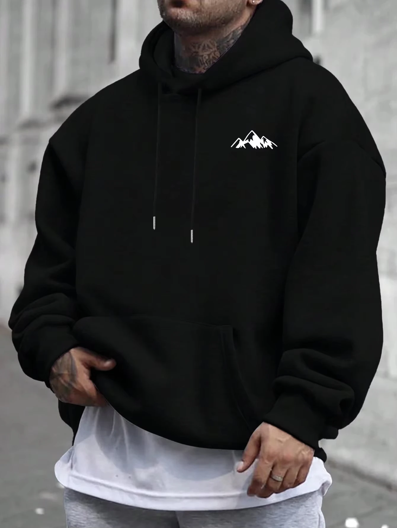 Minimalistischer Herren-Hoodie mit Bergmotiv, schweres Fleece-Pullover, Outdoor-inspirierte Streetwear, lässiger, lockerer Schnitt