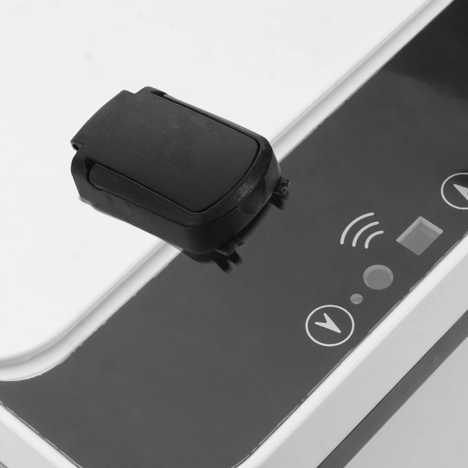 

8pcs Trash Bin Accessories Replacement Lid Buckles Flip Up Connecting Clasps For Garbage Can Covers Outdoor Waste Container