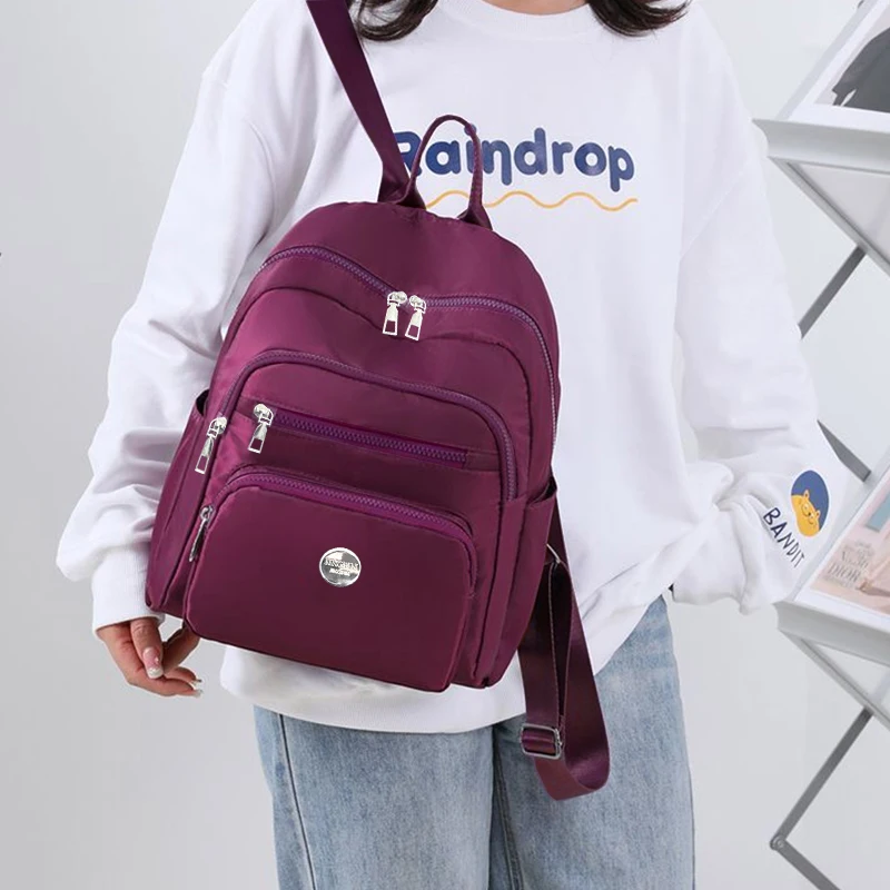Schwarzbrauner klassischer kleiner Rucksack mit Gittermuster, mehrere Reißverschlusstaschen, lässiger modischer Tagesrucksack für Handy, Kosmetikartikel – Detail 8