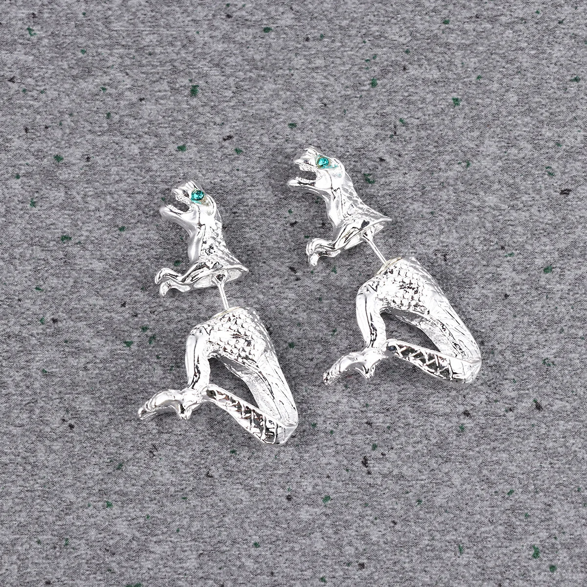 

1 Pair 3D Animal Eardrop Creative Dinosaur Earring Alloy Jewelry Ornament for Women Ladies (Silver, 1 Pair/ Pack)