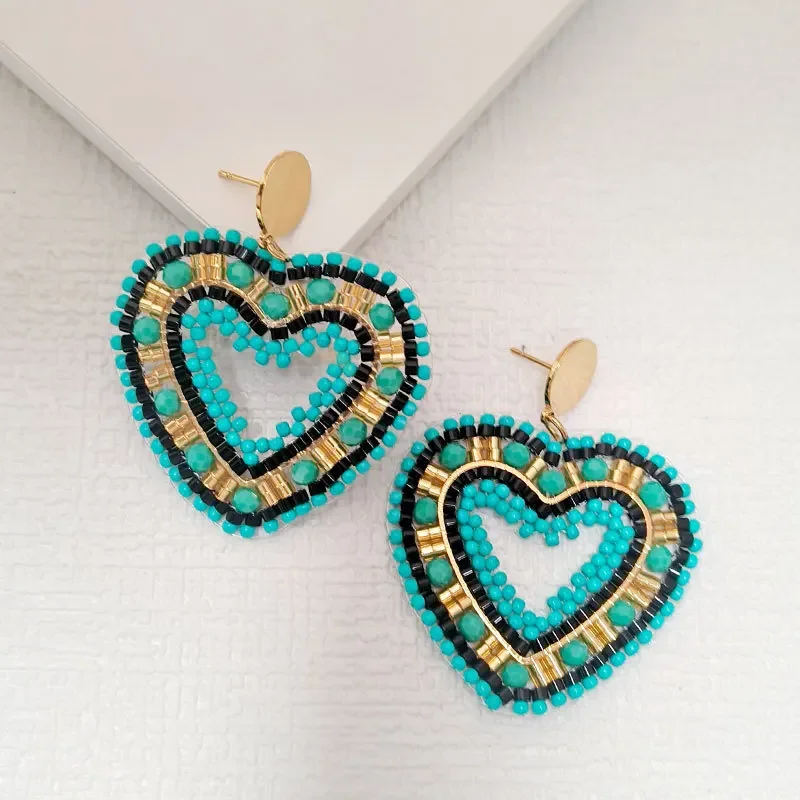 المرأة البوهيمي الأخضر القلب أقراط مع حبات الأرز الجوف خارج كريستال اليد الحياكة سبيكة بسيطة مجوهرات الأزياء تنوعا