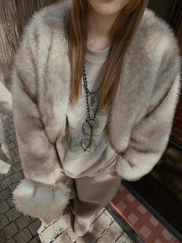 Luxury Faux Fur Jacket Women Fluffy Lapel Collar Oversized Coat Full Length Sleeves Winter Jacket 2025 Streetwear Fall Outerwear