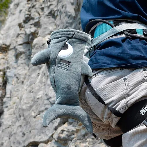 Imagen 2 del producto Bolsa de tiza de tiburón de franela de Color gris, diseño de Animal relleno, bolsa de rebote con forma de tiburón, Material de franela, bolsa de escalada en roca