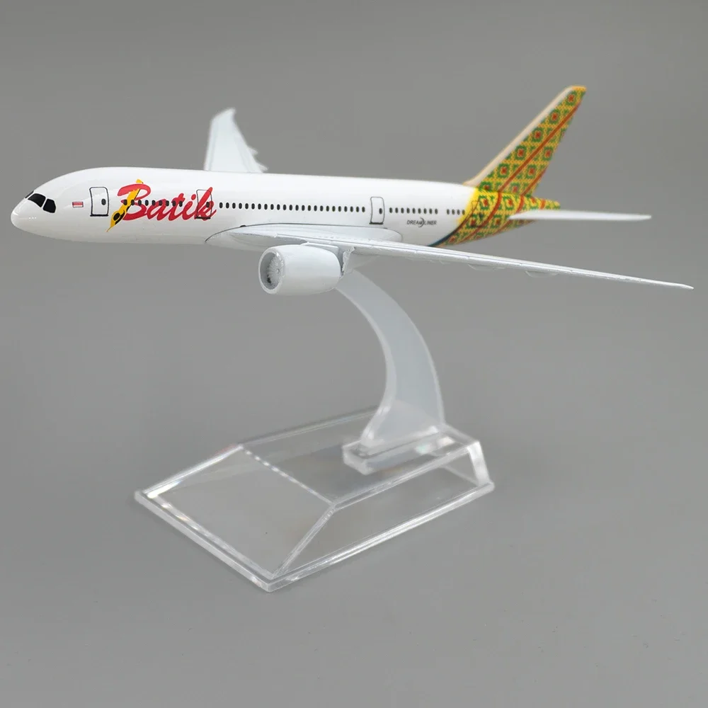 1/400 طائرة بوينغ 787 الإندونيسية الباتيك الهواء 14 سنتيمتر سبيكة طائرة B787 نموذج الأطفال هدية لجمع مكتب الديكور