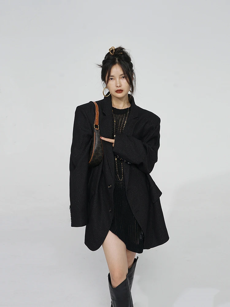 

Пиджак Akimbo Casual Bla Design: женский, прямого кроя, из шерстяной ткани, с длинными рукавами, на одной пуговице, чистый шерстяной материал.