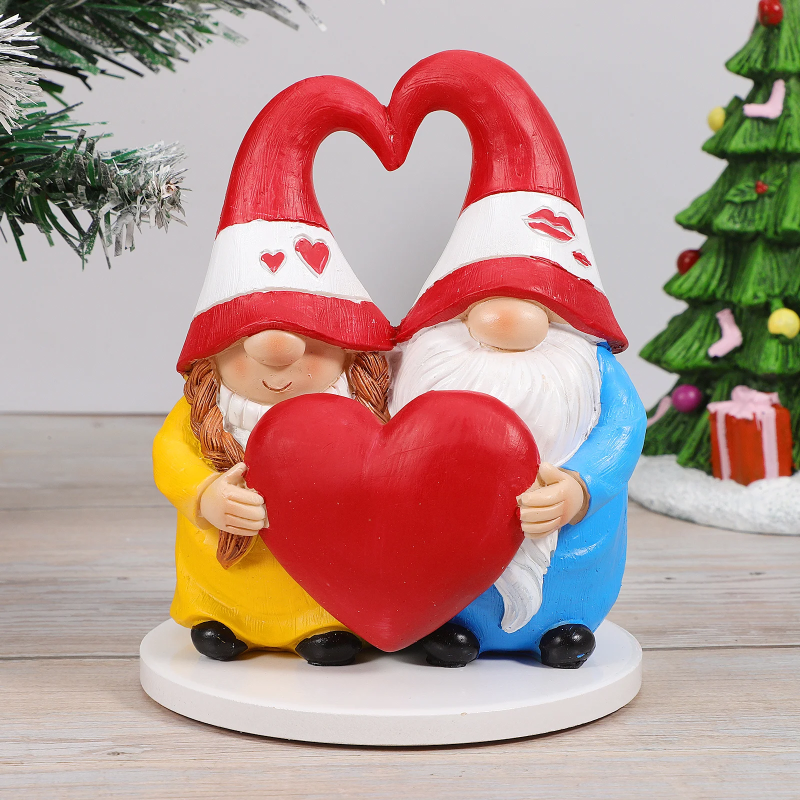 

Couple Gnome Decor Resin Craft Creative Heart Design Compact Garden Yard Scene Decoration Waterproof Lightweight
