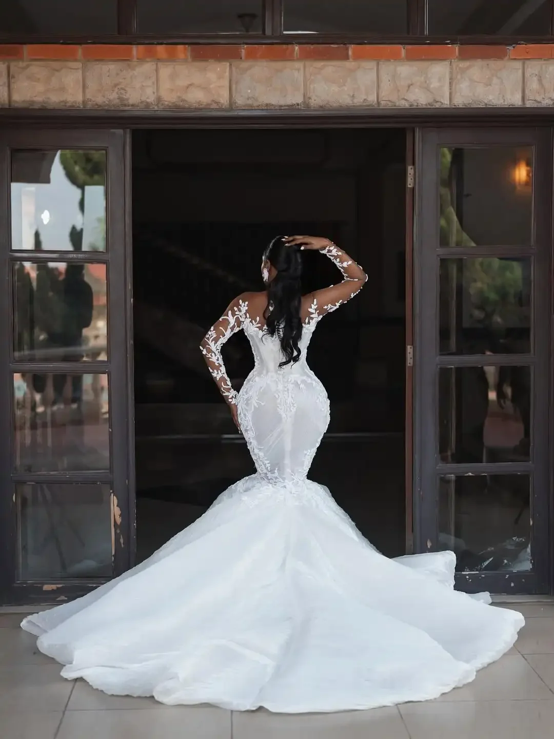 Elegant White Mermaid Lace Decal African Women's Sexy V-Neck Transparent Long Sleeved Trailing Dance Bridal Gown Customized