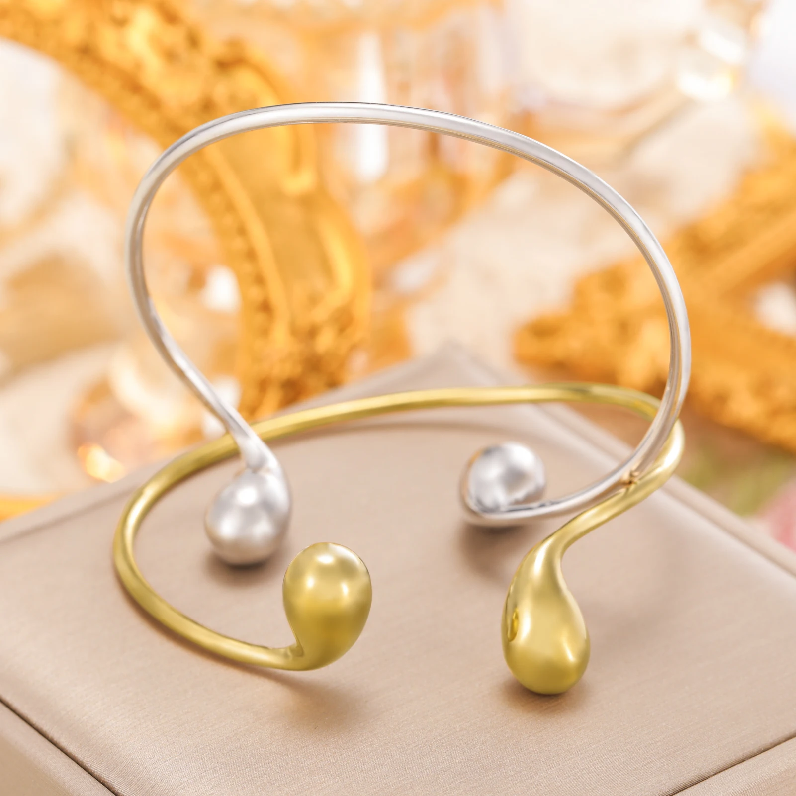 Amaxer Golden Open Ball Shape Smooth Metal Arm Bracelet for Women's Streamline Geometric Aesthetics Vintage Jewelry Wholesale