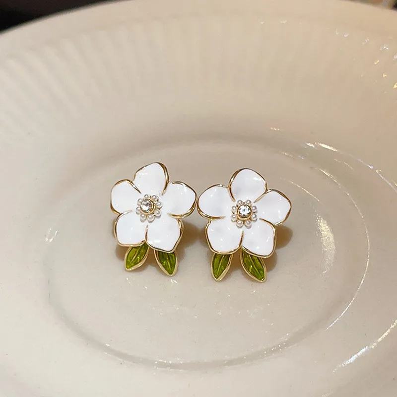 Adolph Trending Leaf White Flower Stud Earring Fashion Party Geometry Minimalist Earrings Jewelry For Woman Gifts 2023 New