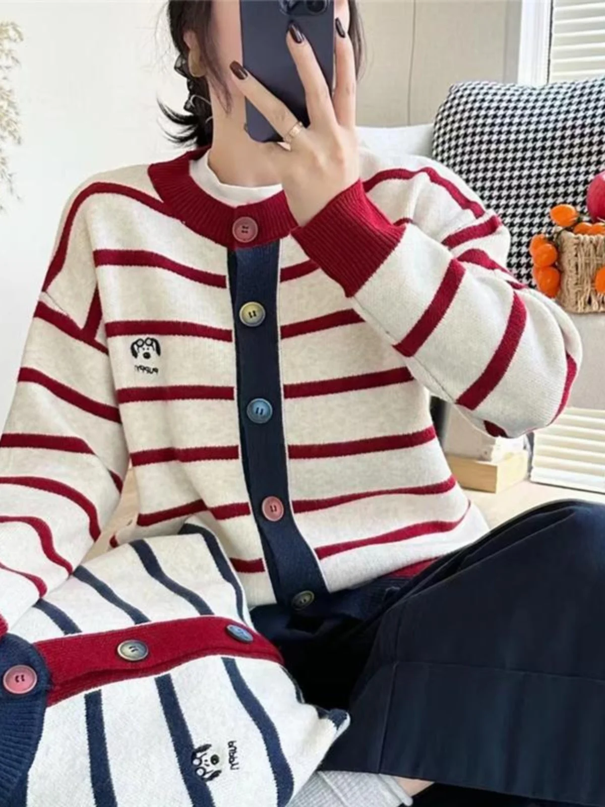 

Модный полосатый цветной блузкий мягкий женский повседневный осенне-зимний круглый свитер с вышивкой на одной пуговице Jaet
