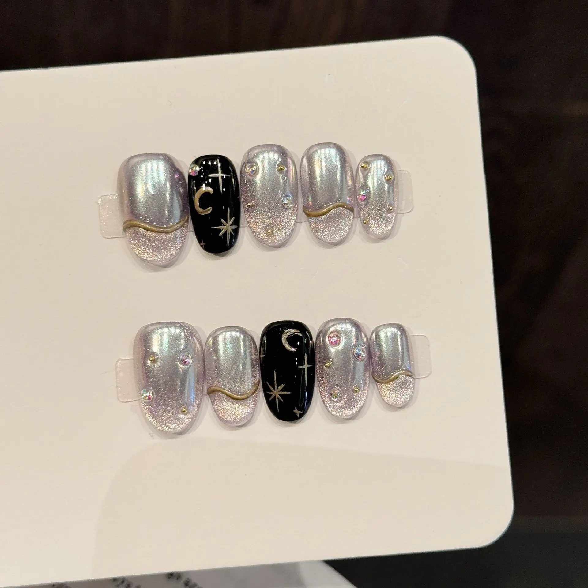 

10pcsHandmade Short Oval Press On Nails Shining Cat Eye Magic Mirror Metal Strip Star Moon Design Sweet Cool Fake Nails Wearable