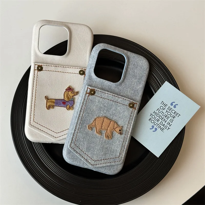 Lovely Cartoon Denim Pocket Embroidered Sausage Dog Phone Case for Iphone 16 15 14 13 12 11 Pro Max Plus Delicate Non-slip Cover