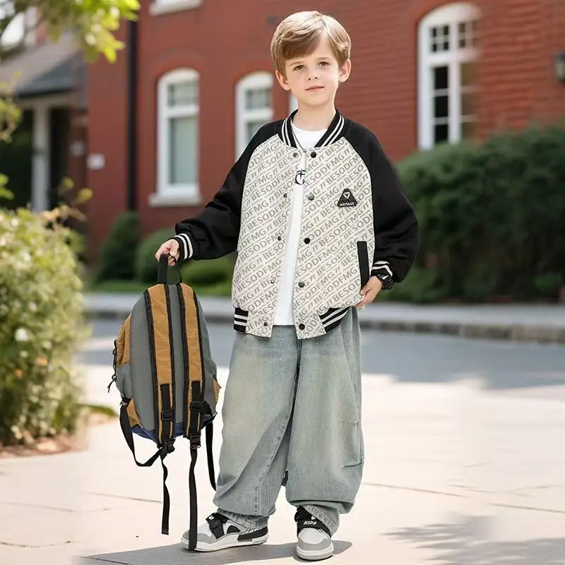 سترة بيسبول للأولاد على الطراز الكوري الجديد لعام 2025 سترة أنيقة للربيع والخريف متعددة الاستخدامات للأطفال سترة واقية خفيفة الوزن