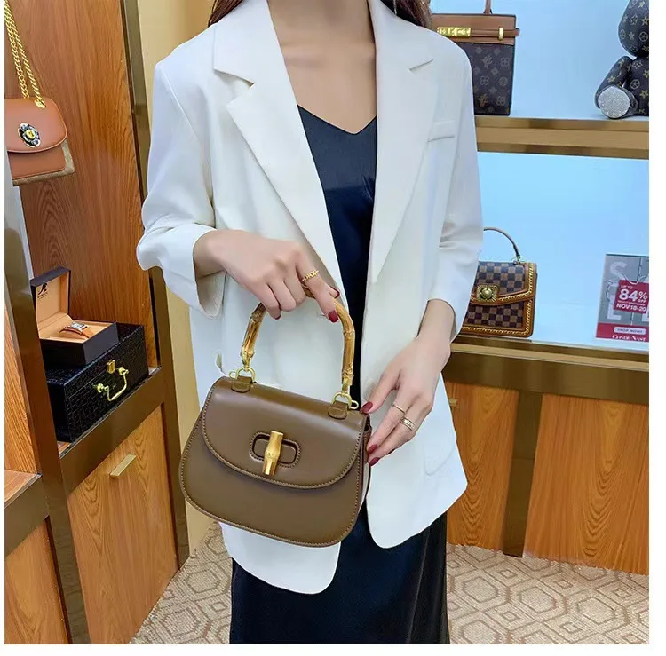 حقيبة على طراز الخيزران حقائب سيدة جديدة 2026 المرأة العصرية عالية الجودة تصميم متخصص حمل الحقائب الفاخرة حقائب كتف محمولة C131