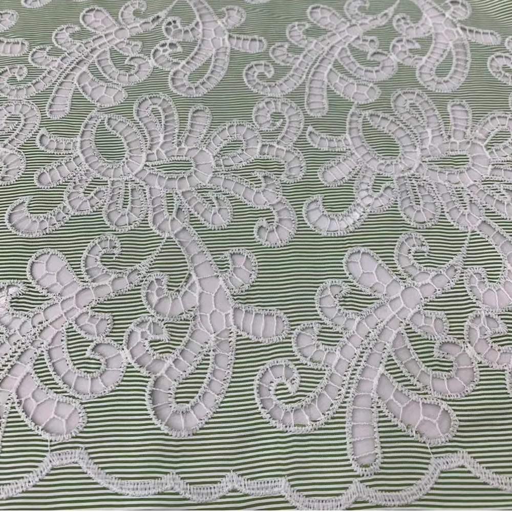 女性用の刺繍入りコットンドレス,刺繍入りレース生地,ポリエステル,スカート,衣類,DIY, 2ヤード,新しいデザイン
