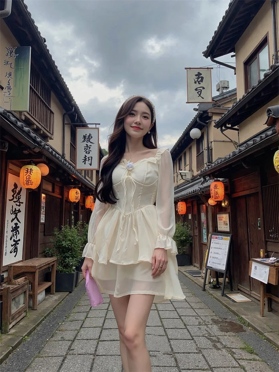 女性用ホワイトドレス ドレープフリル 秋 セクシー エンパイアウエスト ノースリーブ プリーツ フレア サテン コットン クラブウェア 裏地付き