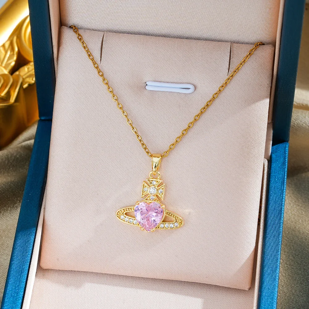 Новейшее супер блестящее и сладкое ожерелье из титановой стали Saturn — это нишевое, легкое, роскошное и простое ожерелье для женщин.