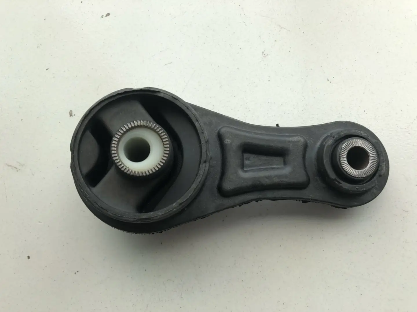 1pcs Engine Mount Bracket / Oil sump bracket / Gearbox bracket for Chinese SAIC ROEWE 350 MG5 2008-2012 Auto car motor parts