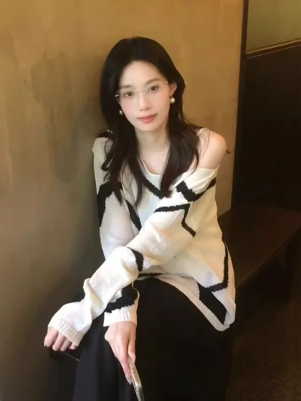 

Korean Style Loose Fit Color Block Knitwear Shoulder Baring Draped Sun Protection Shirt Comfortable Medium Weight Long Sleeve