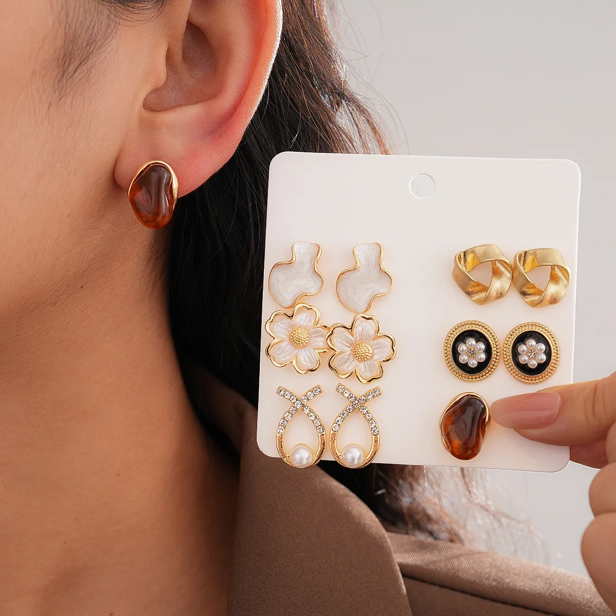 

10 Pcs Cross Inlaid Rhinestones Stud Earrings for Women Vintage Amber Color Resin Ear Studs Hollow Out Irregular Jewelry Sets