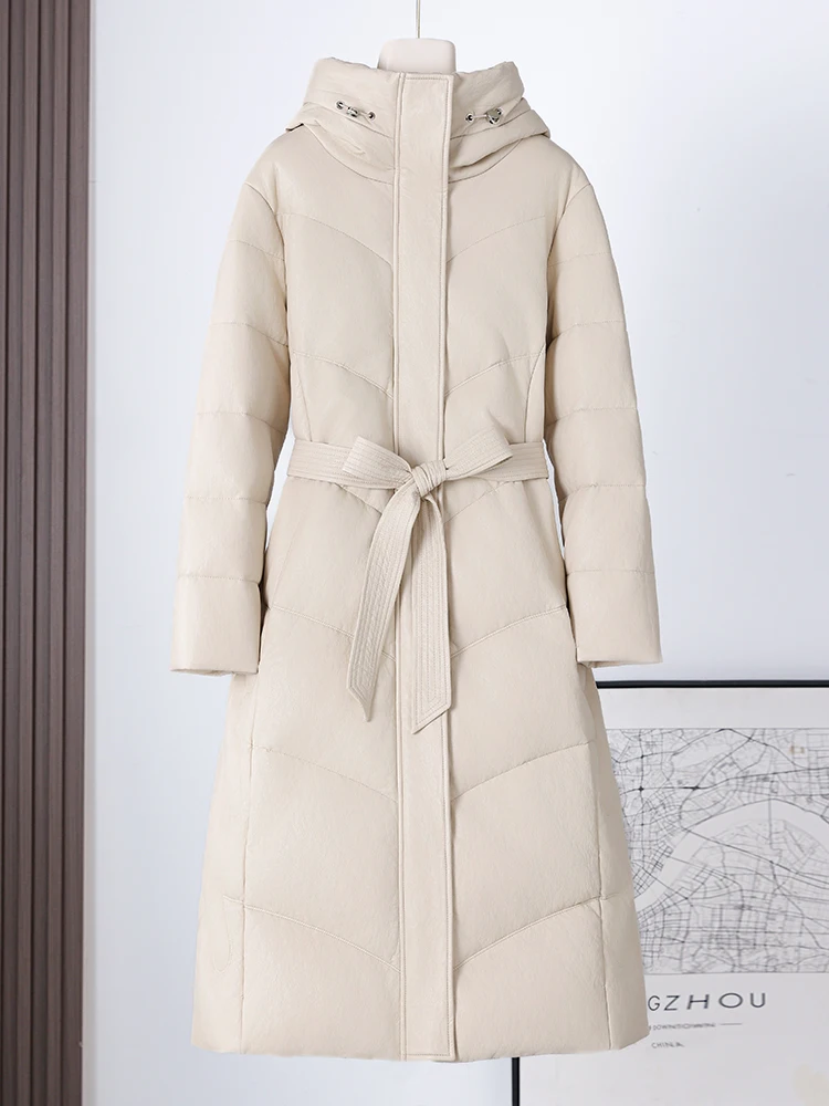 Giacca Invernale da Donna in Vera Pelle di Pecora con Cappuccio, Slim Fit, Calda e Imbottita, Chiusura con Cerniera, Modello Exclusivo