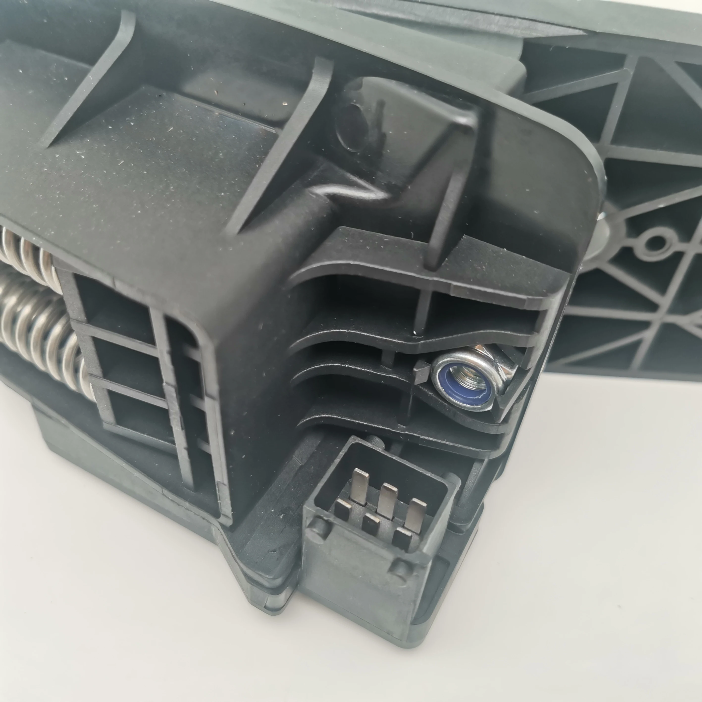 حالة جديدة قطع غيار الرافعات الشوكية Jungheinrich 51175579 51100188 51884493   دواسة الفرامل لأجزاء الرافعة الشوكية Jungheinrich