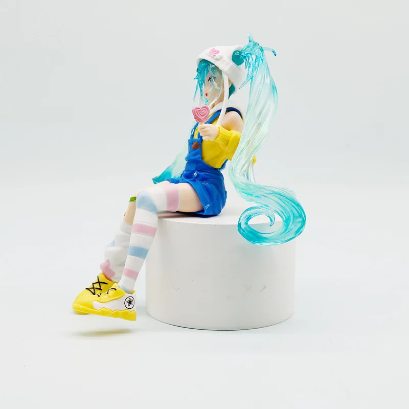 Bandai-figuras de acción de Hatsune Miku de 14cm, ropa amarilla, figuras de princesa con forma de corazón de caramelo, modelo de muñeca, juguetes para niños, regalos para seguidores