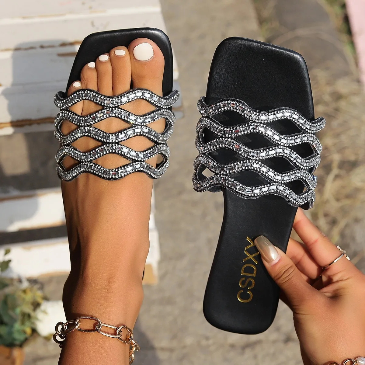 New design Full of diamonds sandals shiny big size 35-42 women\'s flat Slippers platter factory direct sales