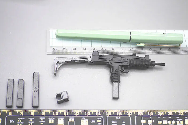 

ZYTOYS 1/6th Soldier Mini UZI Submachine Gun (No Firing) Model for 12'' Figure