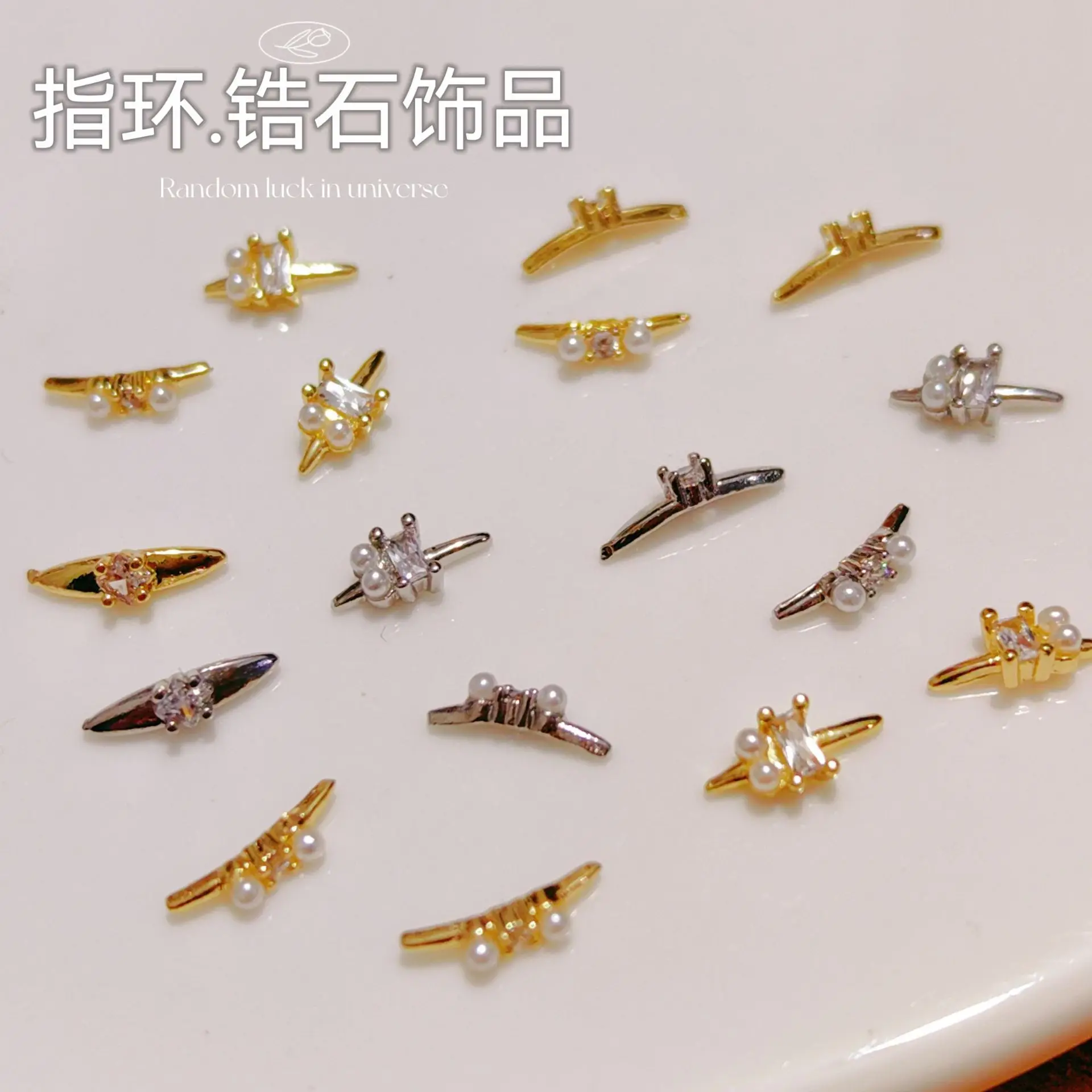 5 anillos para uñas con circonita y perla 3D, bandas de metal apilables de lujo para decoración de uñas elegante a presión