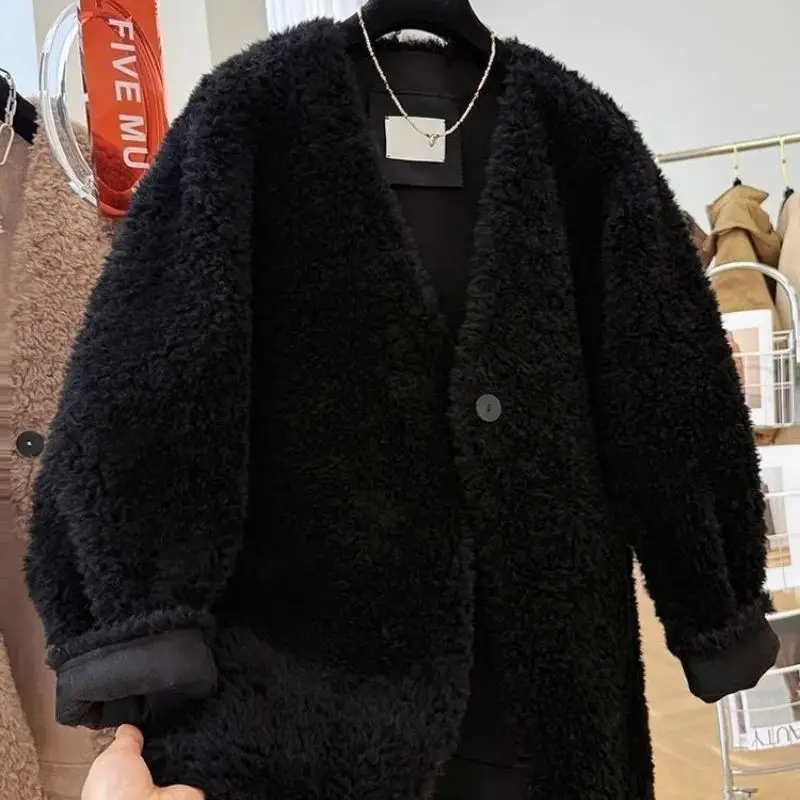 

Новая зимняя толстая теплая черная куртка с v-образным вырезом, женская верхняя одежда в китайском стиле с ягненком, повседневное свободное расширенное женское пальто больших размеров