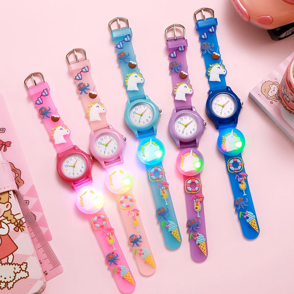 لطيف الكرتون يونيكورن سيليكون حزام اللون مقياس مضيئة الأطفال كوارتز ساعة للأطفال هدية عيد ميلاد، هدية عيد الميلاد