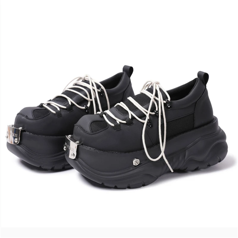 

Роскошные дизайнерские женские туфли-лодочки в стиле панк на массивном высоком каблуке и платформе с металлическими украшениями, повседневные кожаные туфли в стиле ретро Spice Girl