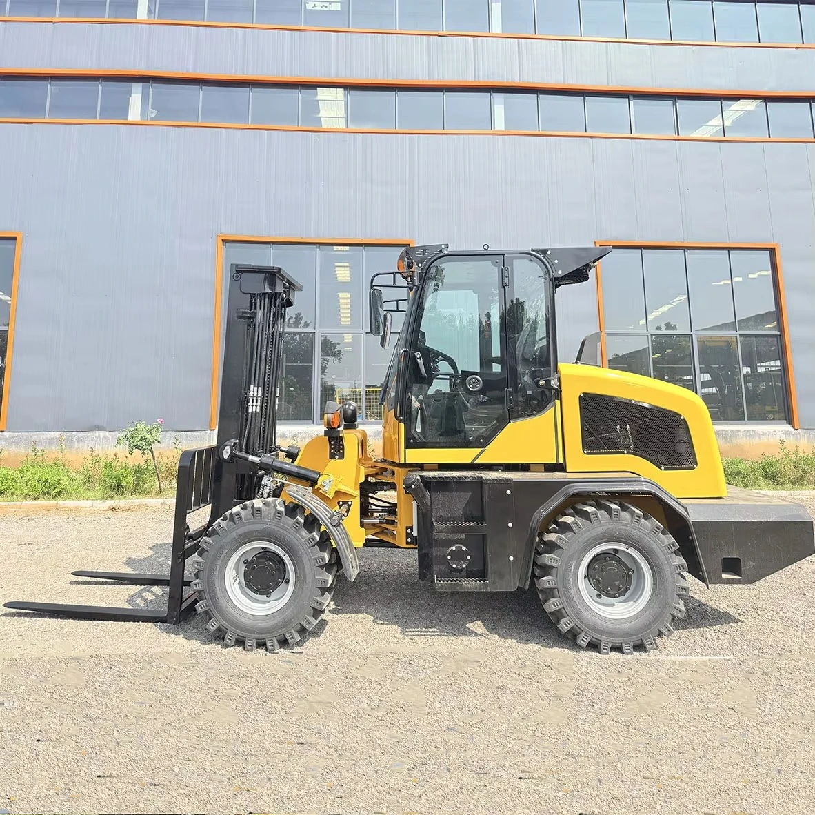 New Forklift 3 Ton Off-Road All-Terrain with Solid Tires 3m Fork Height Two Stage Mast RWD 16km/h 1400mm Wheelbase