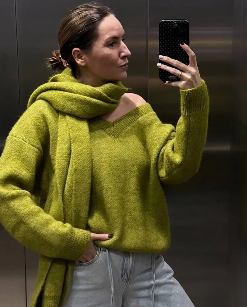 

Loose And Laid-back Knitted V-neck Pullover Sweater With A Scarf For Women, Soft And Fashionable In Autumn And Winter