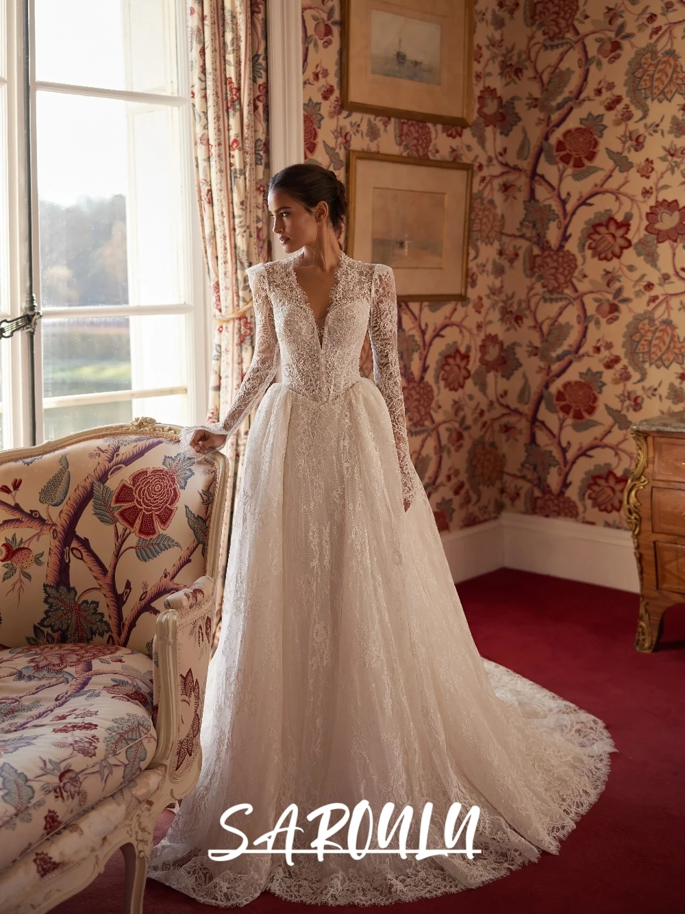

Classic V Neck Long Sleeve Wedding Gown Romantic Beautiful Full Lace Appliques Beaded Long Train Vintage Bridal Dress Customized
