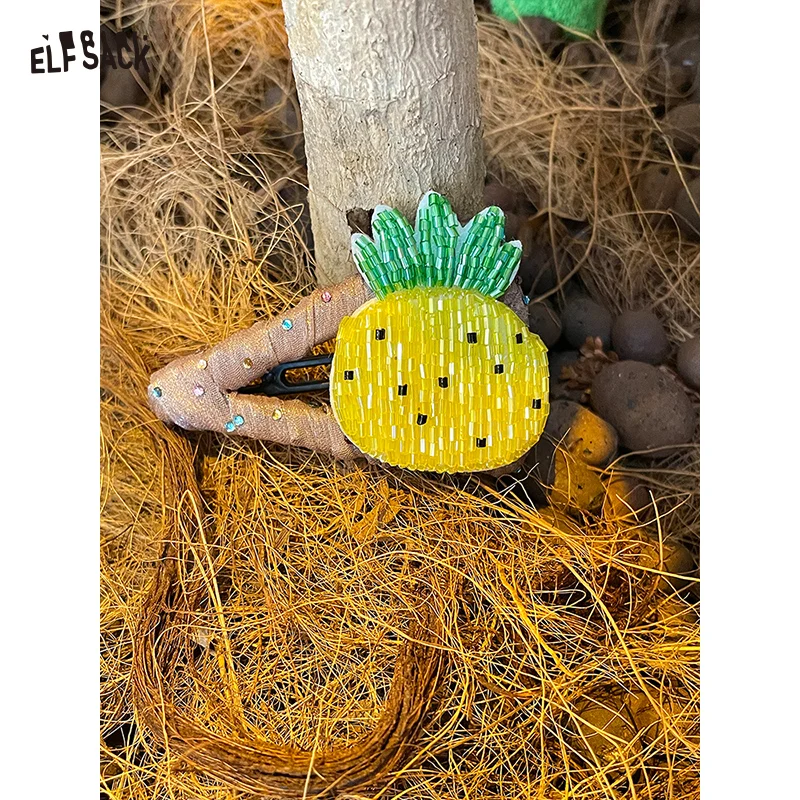 

ELFSACK 2025 Autumn New Arrival Sweet Strawberry Pineapple Hair Clip Crystal 3D Fruit Barrettes For Woman