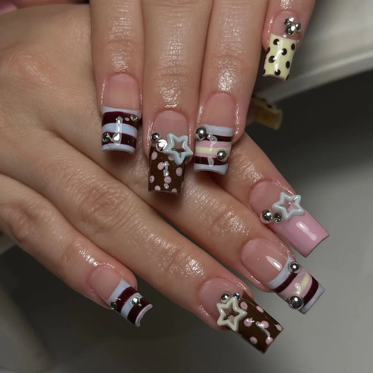 

24Pcs Mid-length Square Head Press on False Nails Stripe Polka Dot French Fake Nails Y2k 3D Star Wearable Full Cover Nails Tips