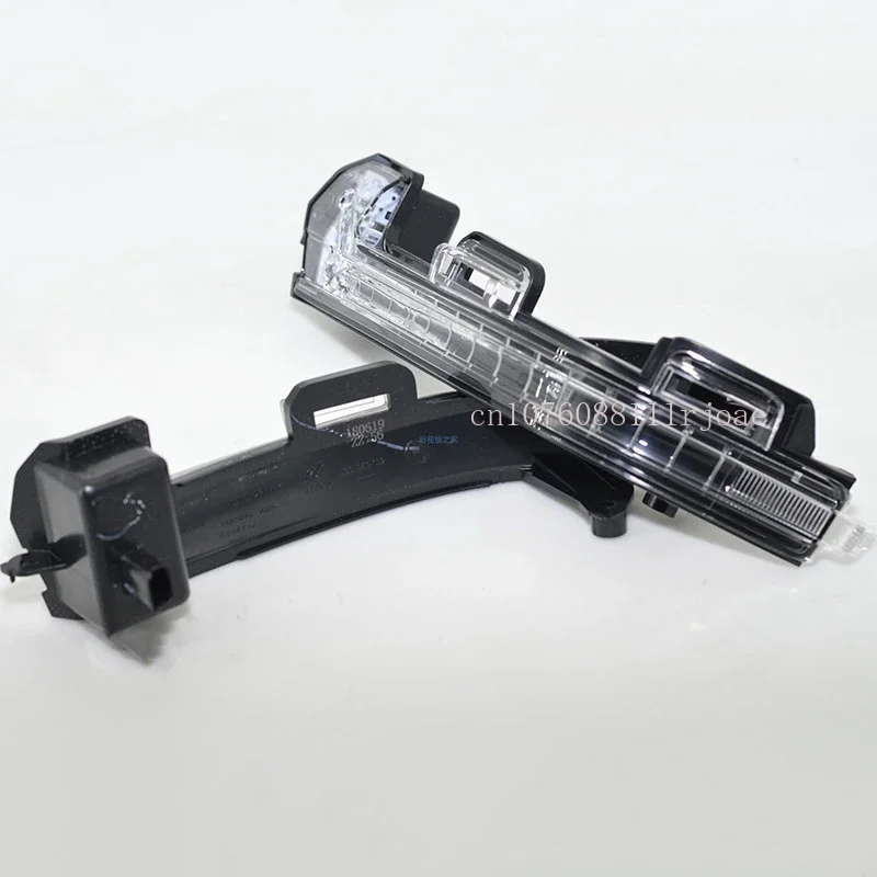 

Auto Left Right Rear Mirror Frame Mirror Cover Turn Signal Light For VW Teramont 2017 2018 2019