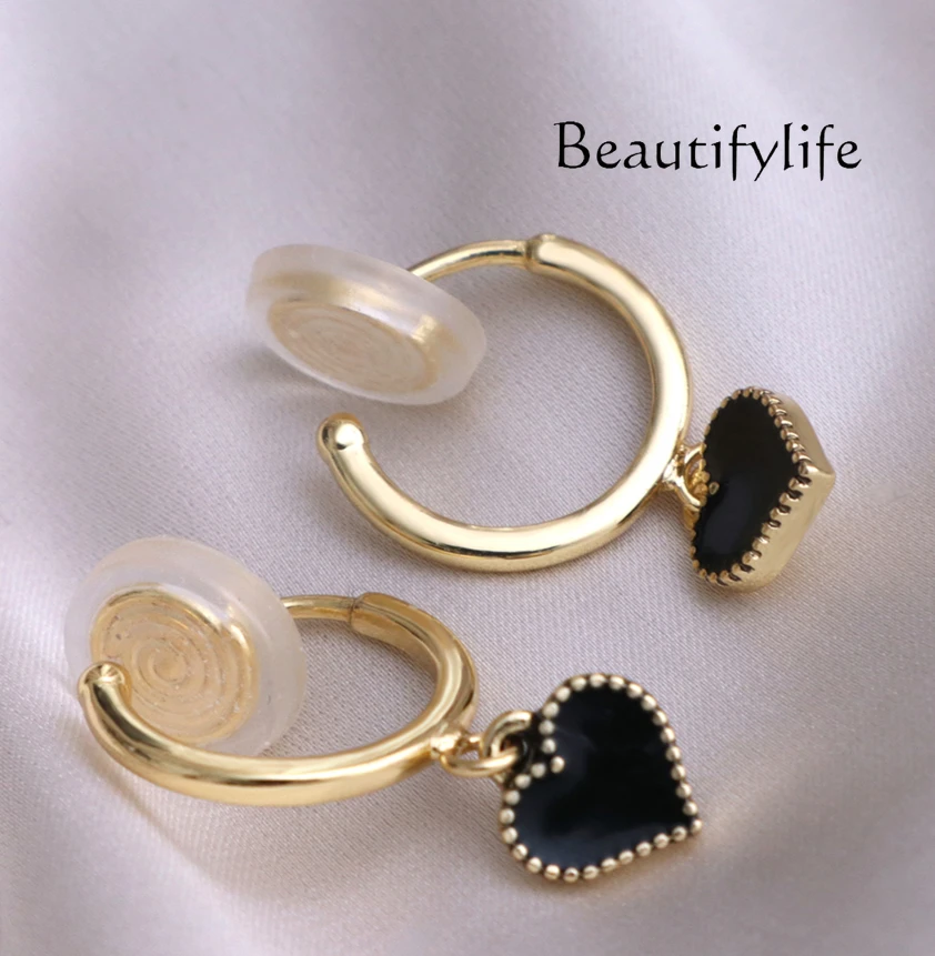 Love circle ear clips without ear holes Women's new autumn and winter earrings Black niche design without holes