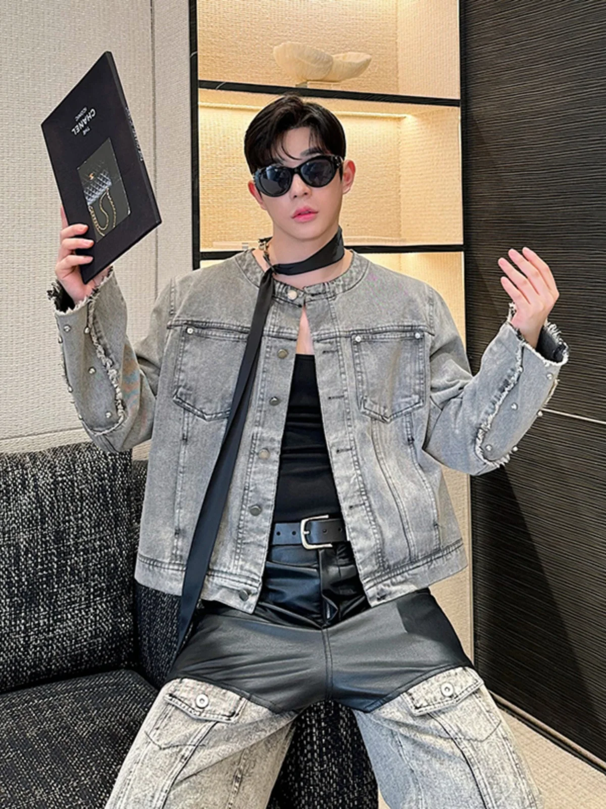 

Weathered Distred Nailhead Design ort Collarl Jaet Men's Trendy Versatile Denim Top Youth ular Loose Fit